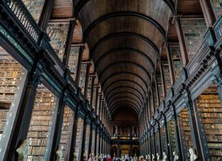 Czy College to szkoła średnia? Czy College to szkoła średnia?